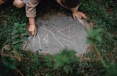 激發(fā)小學(xué)生課外閱讀興趣實(shí)踐途徑淺談